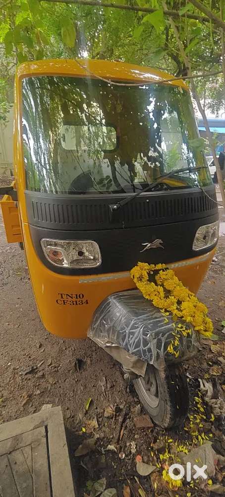 Tvs king cargo cng available