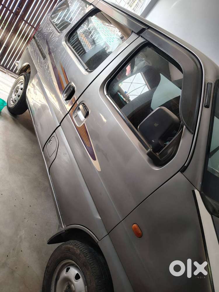 7 Seater , Lpg+petrol,
