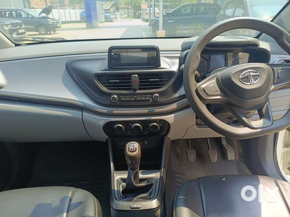 Tata Altroz 1.2 Xe, 2020, Petrol