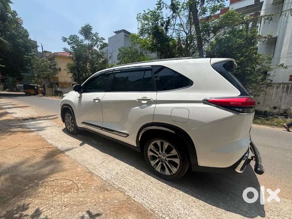 Toyota Innova Hycross 2024
