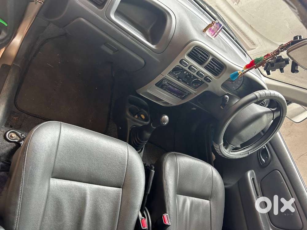 Maruti Suzuki Alto 2012 Petrol Well Maintained, Power Windows (front)
