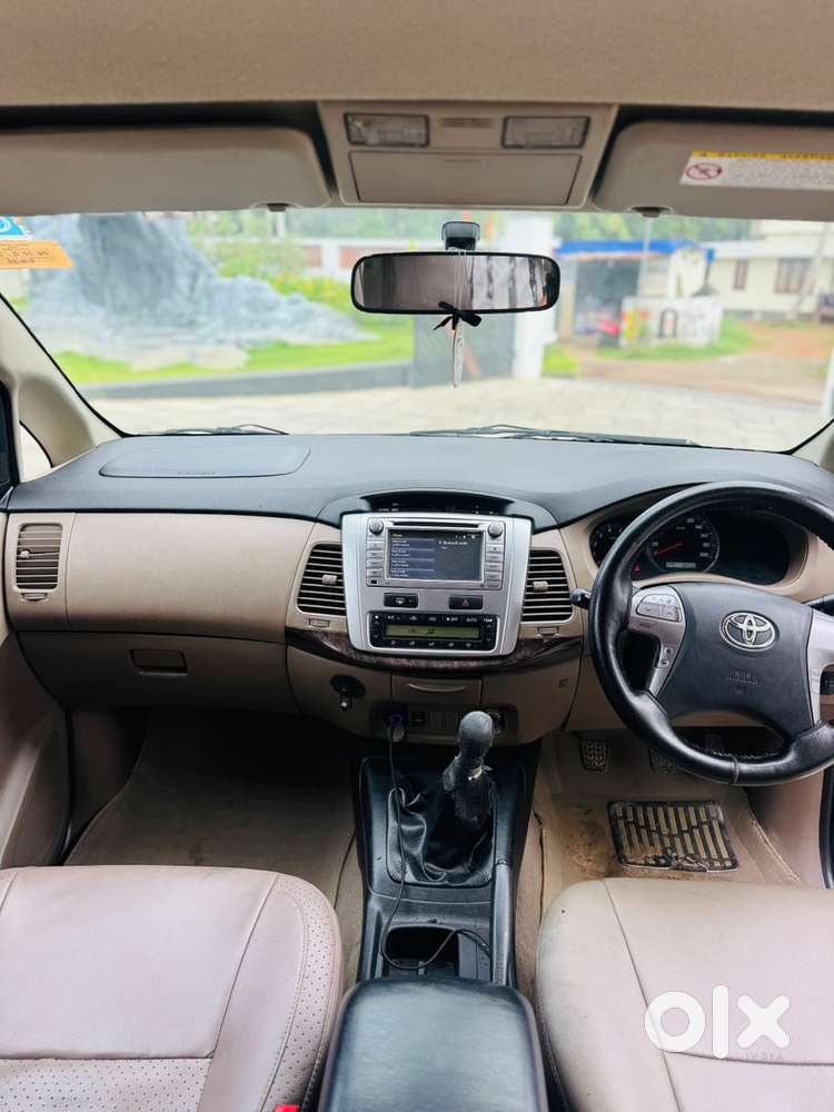 Toyota Innova 2015