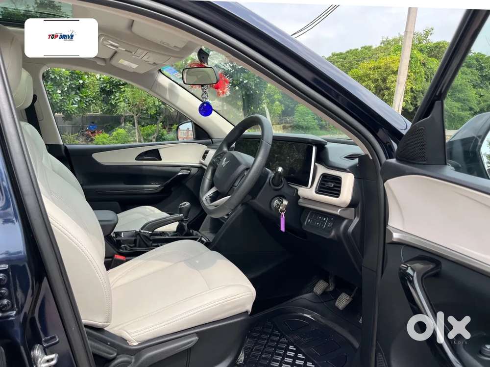 Mahindra Xuv700 2.0 Ax 5 Petrol Mt 7 Str, 2022, Petrol