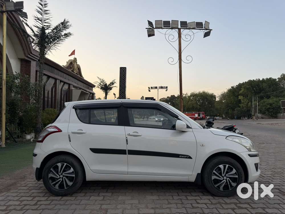 Maruti Suzuki Swift Lxi Option, 2012, Petrol