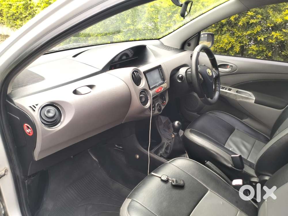 Toyota Etios V, 2011, Petrol