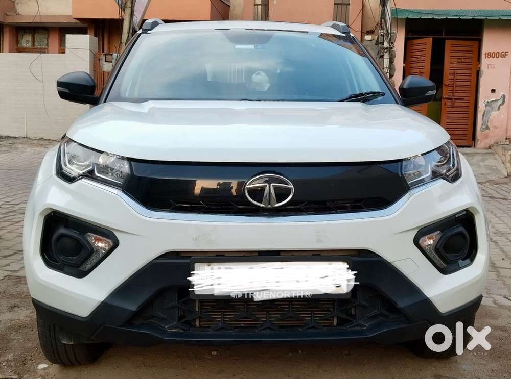 Tata Nexon Petrol 2022 Sunroof Variant 22000 Driven 1st Owner