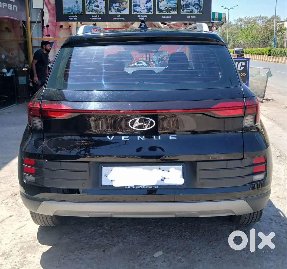 Hyundai Venue 2023 Petrol Well Maintained