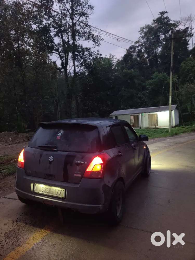 Maruti Swift Zxi 1.3l Original Black Colour In Mint Condition.