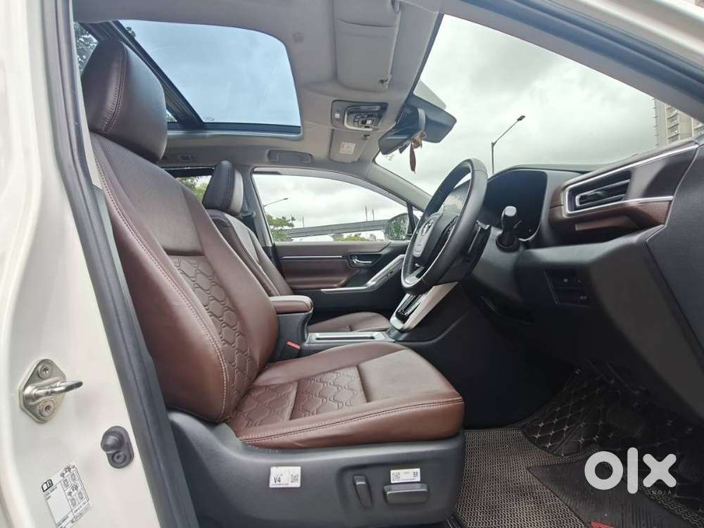 Toyota Innova Hycross 2.0 Zx (o) Hybrid 7 Str, 2025, Petrol