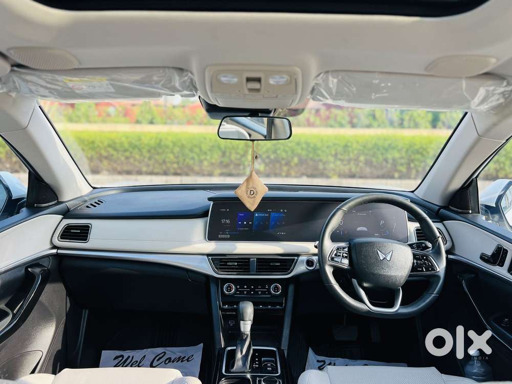 Mahindra Xuv700 2.2 Ax 7 Diesel At Luxury Pack Str, 2024, Diesel