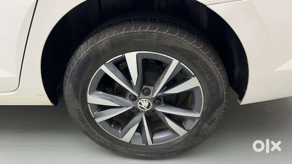 Skoda Slavia Style 1.0l Tsi At, 2022, Petrol