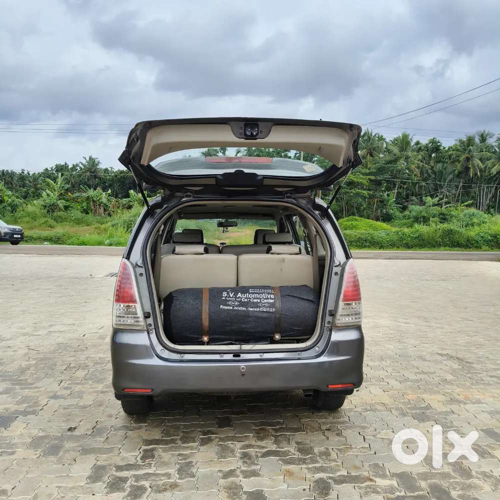 Toyota Innova 2010 Petrol Well Maintained
