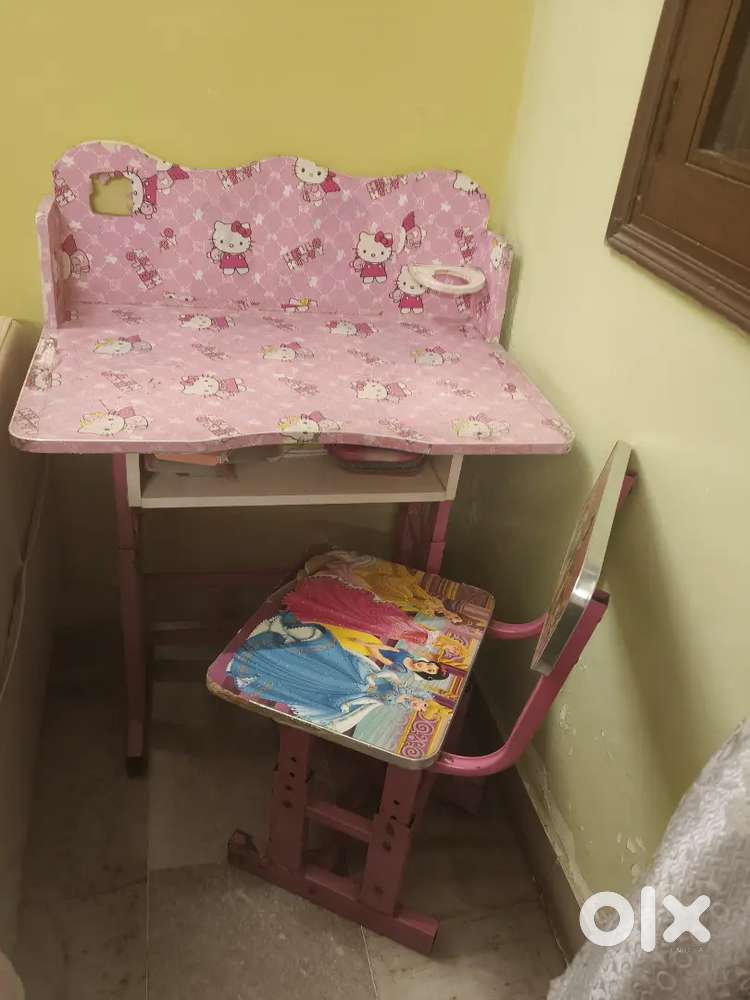 Pink Hello Kitty Theme Kids Study Table and Chair Set for Sale