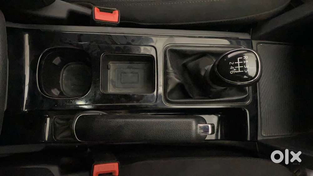 Mahindra Xuv700 2.0 Ax 5 Petrol Mt 7 Str, 2022, Petrol