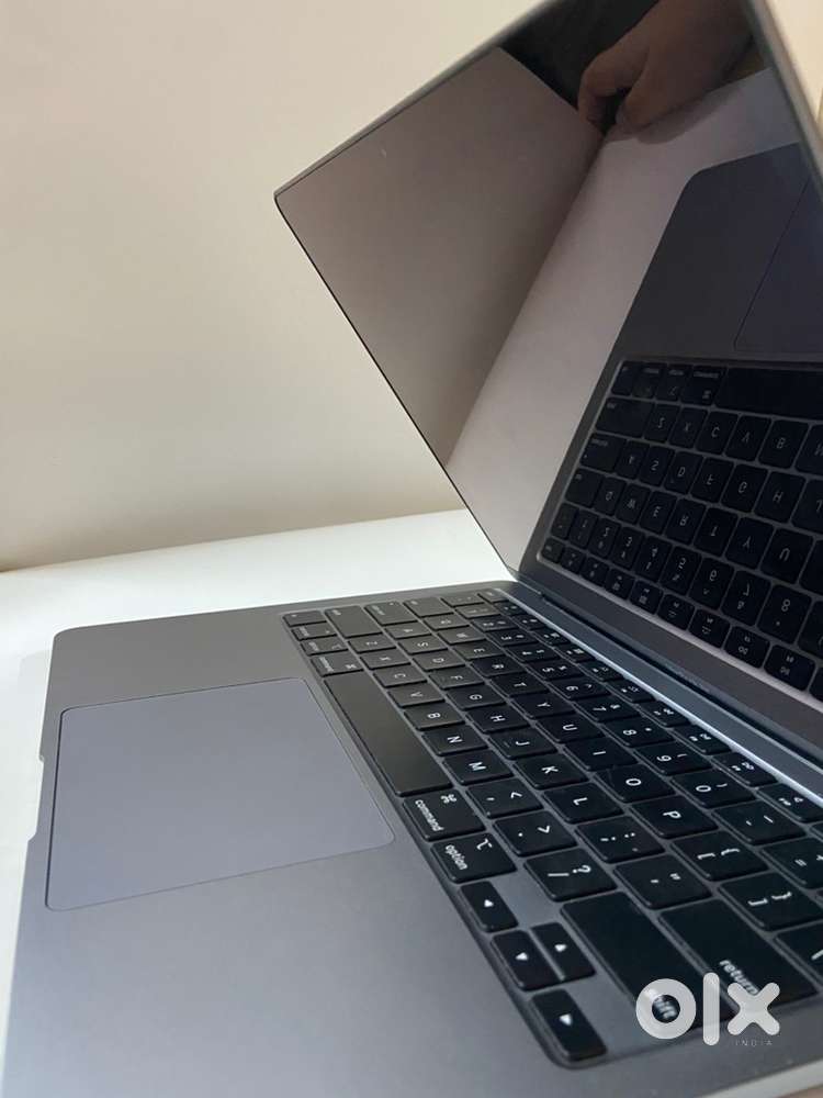 APPLE Macbook Air 2020 (Intel Core i5 512gb) Computers