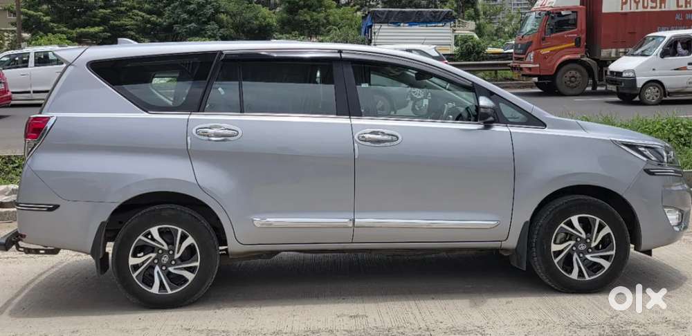 Toyota Innova Crysta [2020-ongoing] 2.4 Vx 8 Str, 2025, Diesel