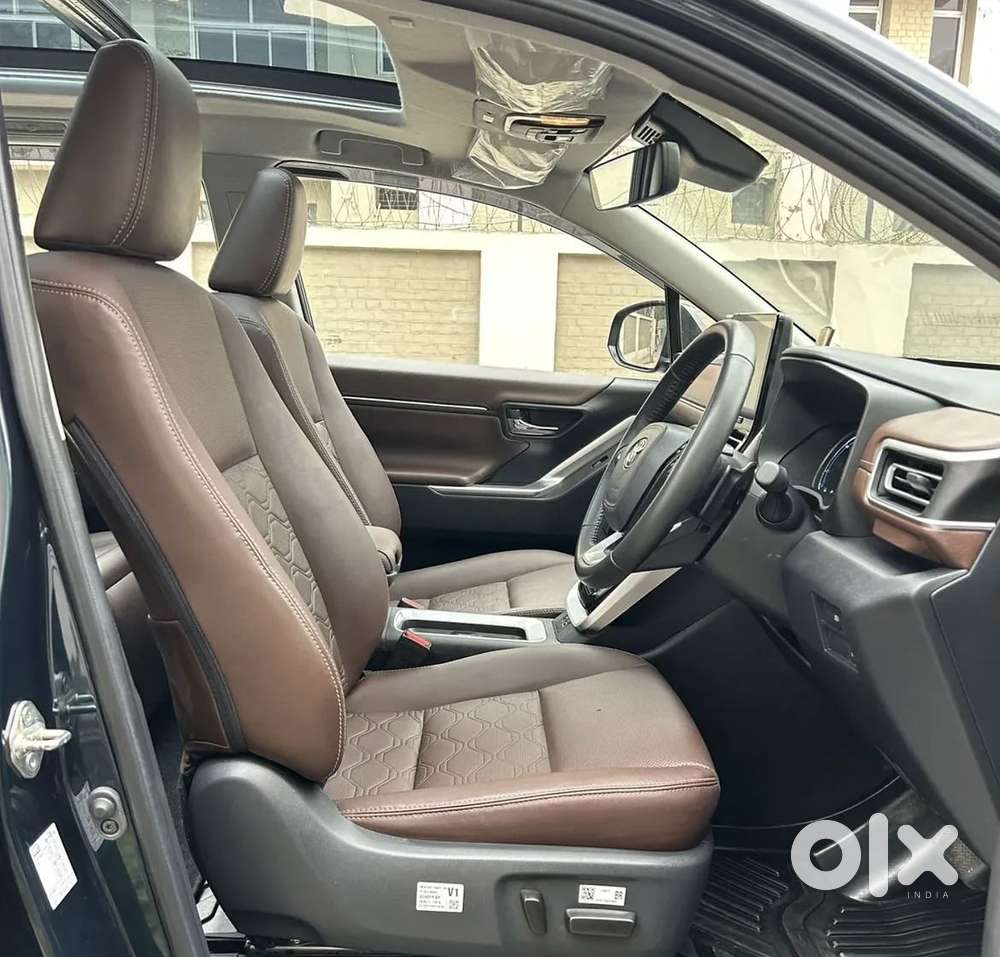 Toyota Innova Hycross 2.0 Zx (o) Hybrid 7 Str, 2023, Petrol