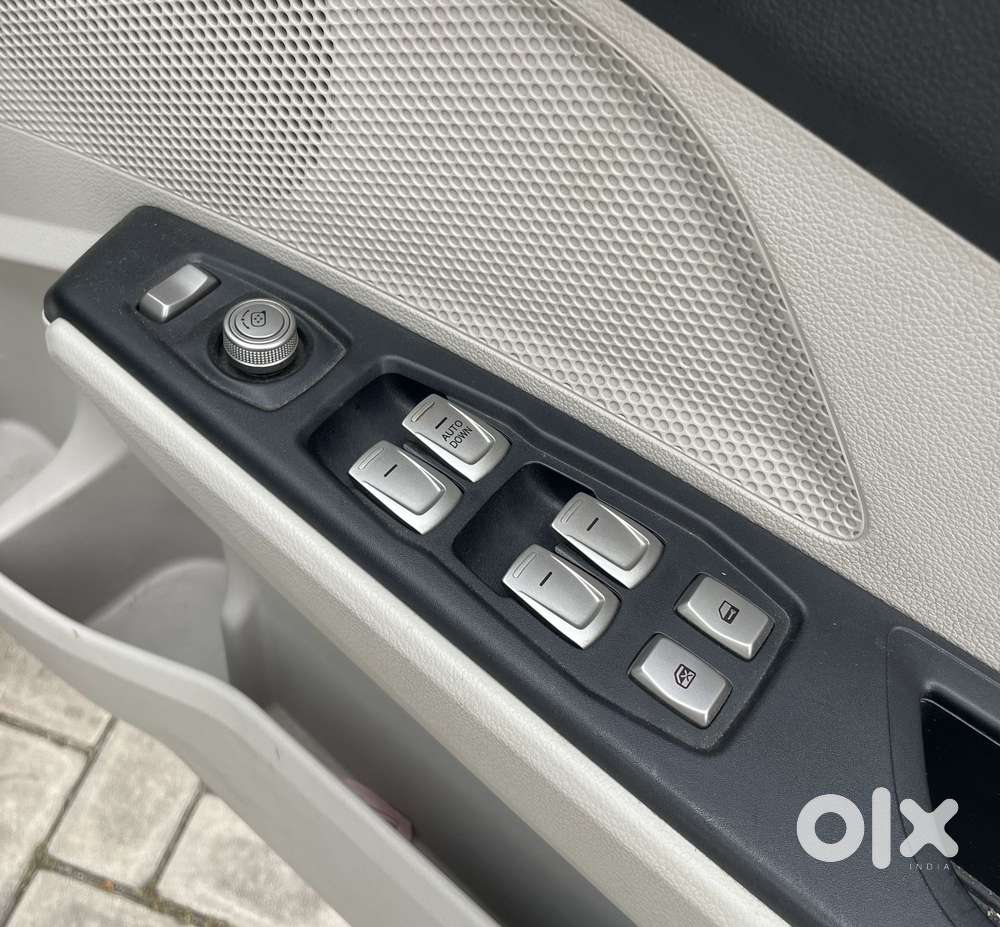 Mahindra Xuv300 1.2 W6 Amt Petrol, 2023, Petrol