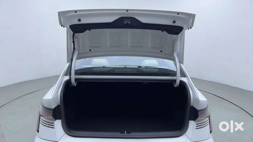 Hyundai Verna 1.5 Sx (o) Vtvt Ivt, 2023, Petrol