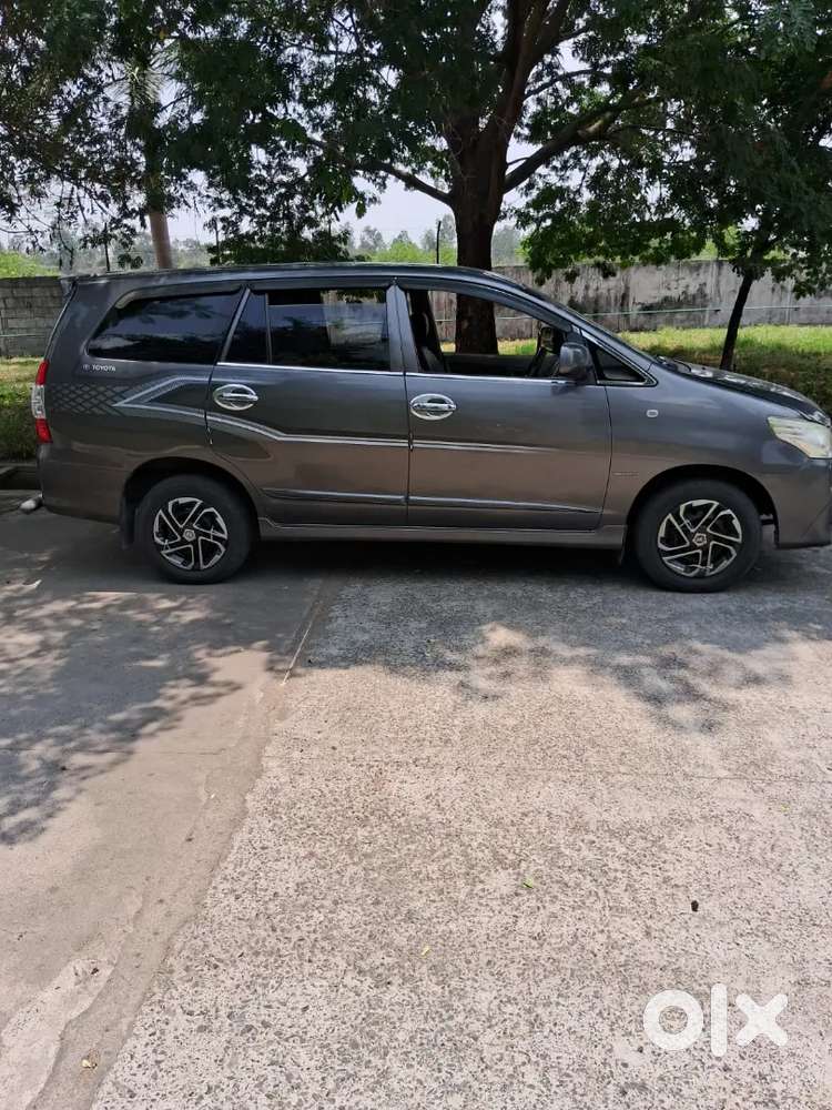 Toyota Innova 2014