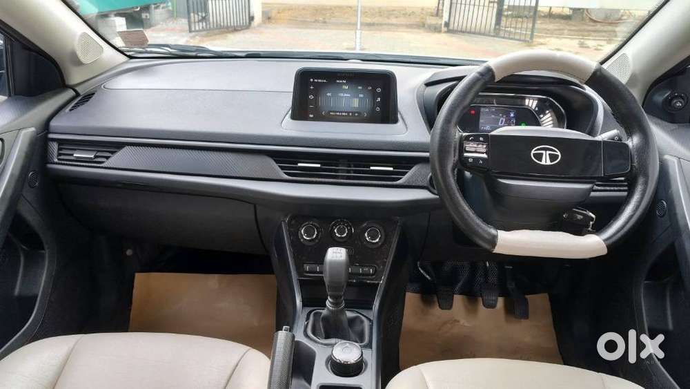 Tata Nexon, 2025, Petrol