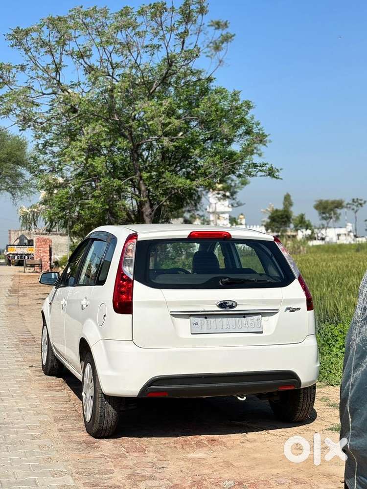 Ford Car Manual 2010