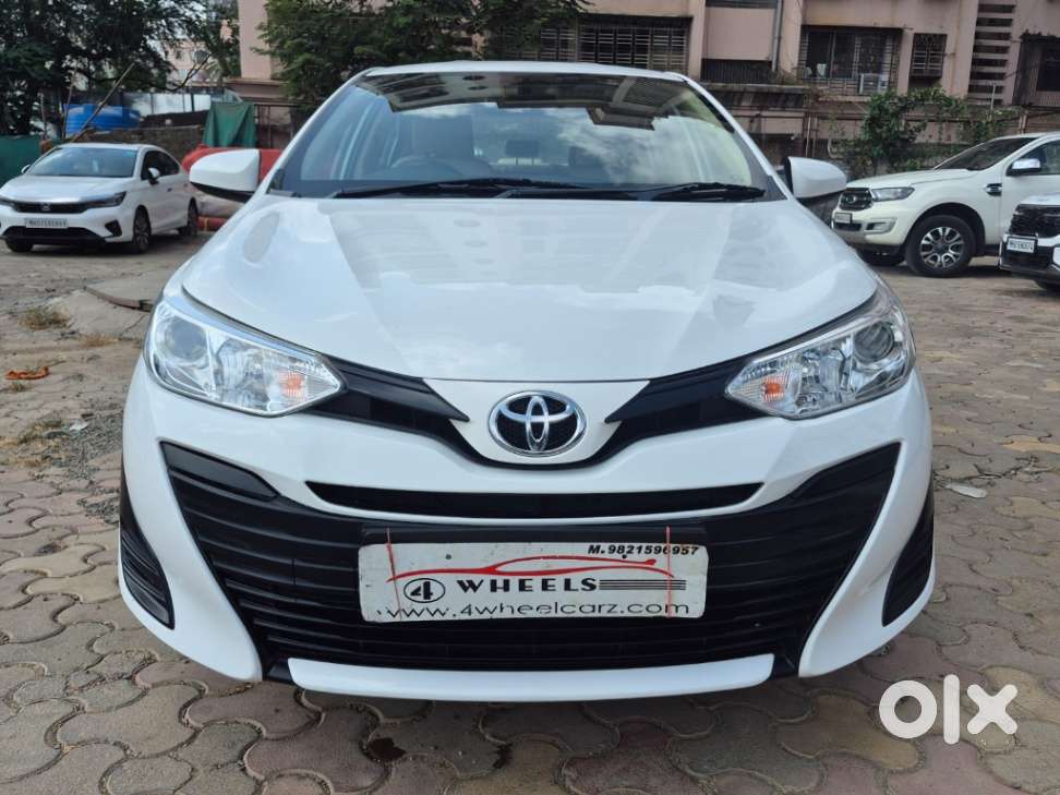 Toyota Yaris J Cvt, 2021, Petrol