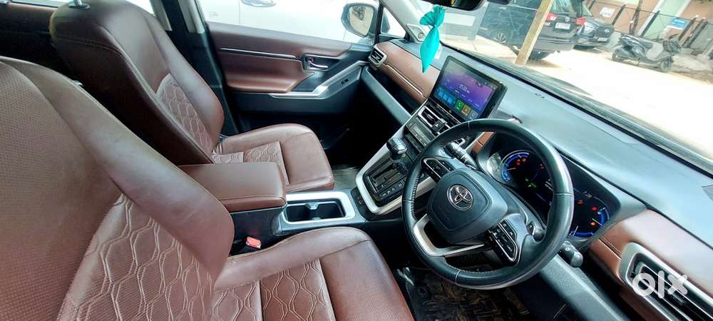 Toyota Innova Hycross 2.0 Zx Hybrid 7 Str, 2023, Petrol