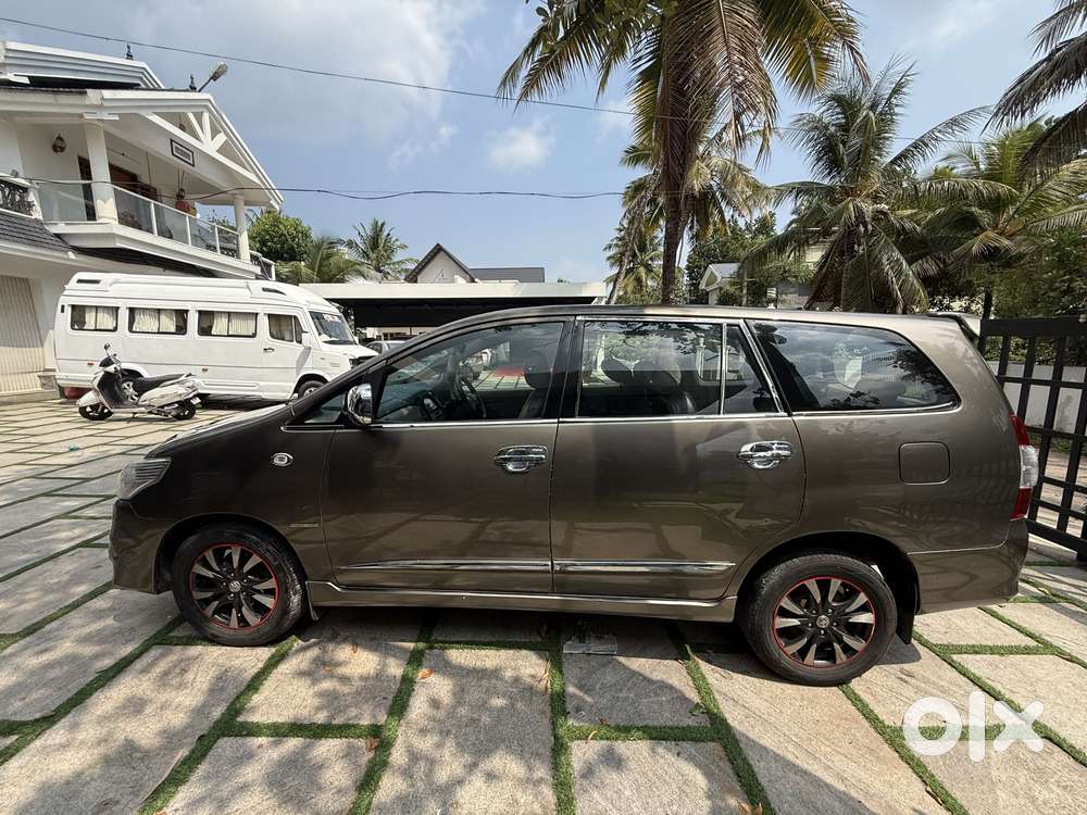 Toyota Innova 2.5 G (diesel) 8 Seater Bs Iv, 2016, Diesel