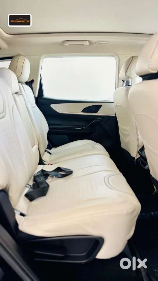 Mahindra Xuv700 2.2 Ax 5 Diesel At 7 Str, 2024, Diesel