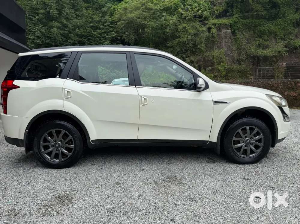 Mahindra Xuv500 W10 2016