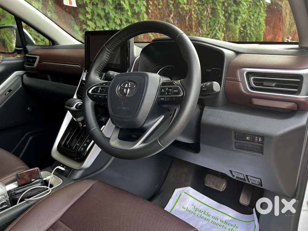 Toyota Innova Hycross 2.0 Vx Hybrid 7 Str, 2025, Petrol