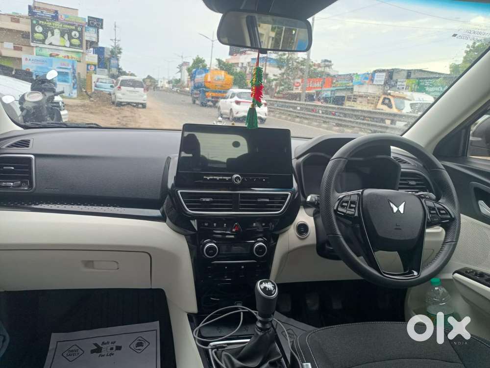 Mahindra Xuv 3xo Ax5 Pm Mt, 2025, Petrol