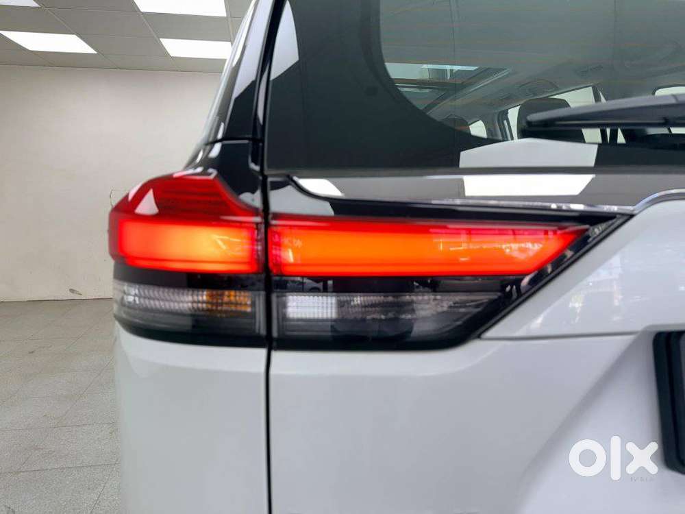 Toyota Innova Hycross 2.0 Zx Hybrid 7 Str, 2025, Petrol