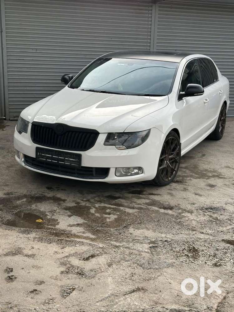 Skoda Superb 2010 Petrol 75000 Km Driven