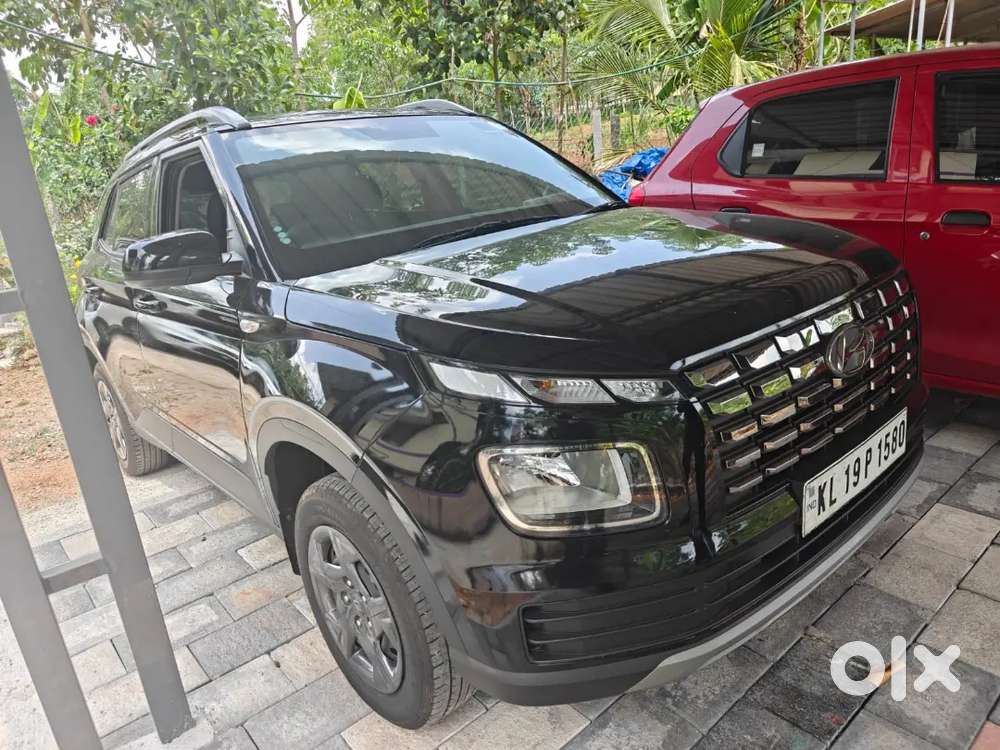 Hyundai Venue 2023 Petrol 24000 Km Driven