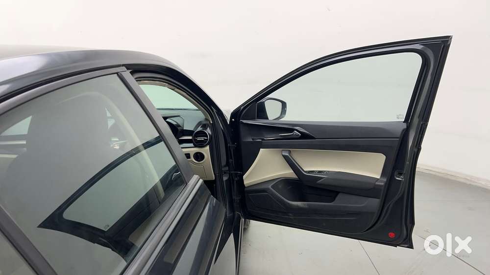 Skoda Slavia Ambition 1.0l Tsi At, 2022, Petrol