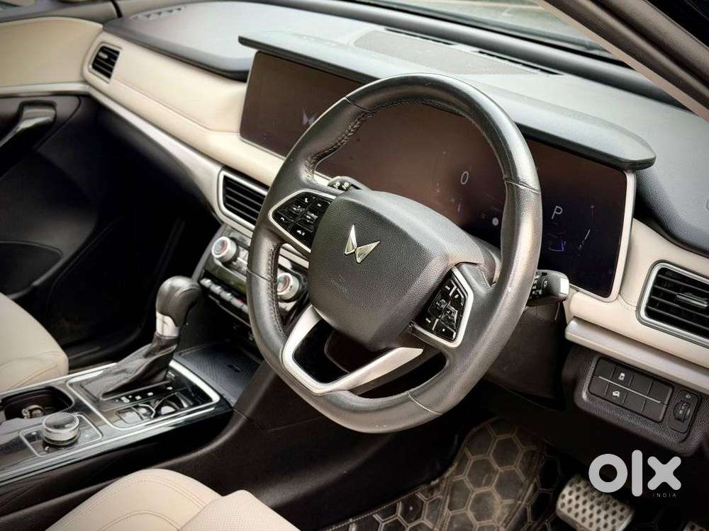 Mahindra Xuv700 2.0 Ax 7 Petrol At Luxury Pack Str, 2022, Petrol