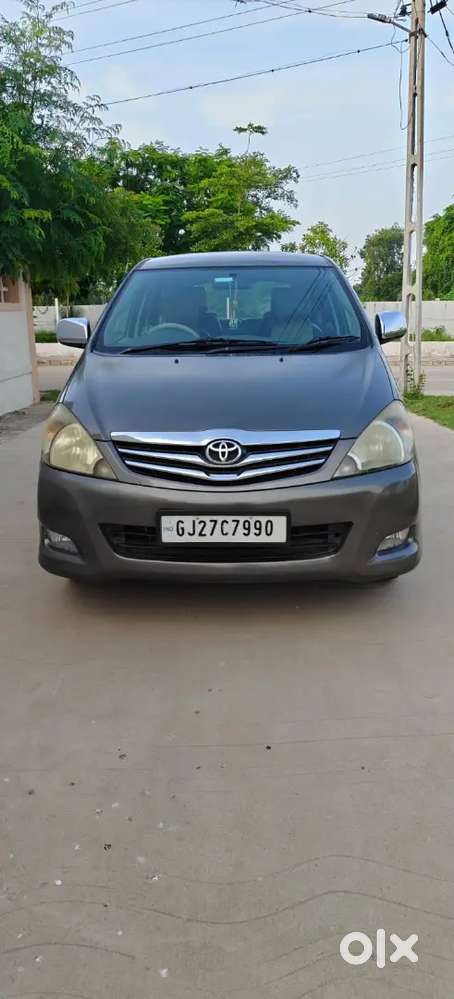 Toyota Innova 2012