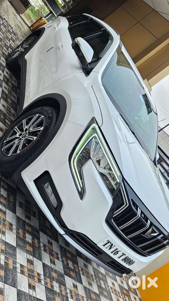Mahindra Xuv700 2.2 Ax 7 Diesel Mt Luxury Pack Str, 2025, Diesel