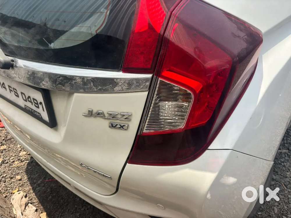 Honda Jazz 1.2 Vx Cvt I-vtec In Elegant White Color - 32,000 Km