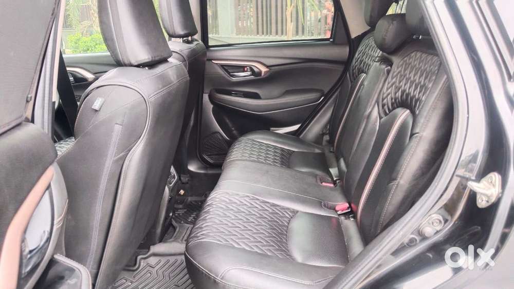 Maruti Suzuki Grand Vitara 1.5 Zeta Plus Dual Tone Intelligent Hybri..