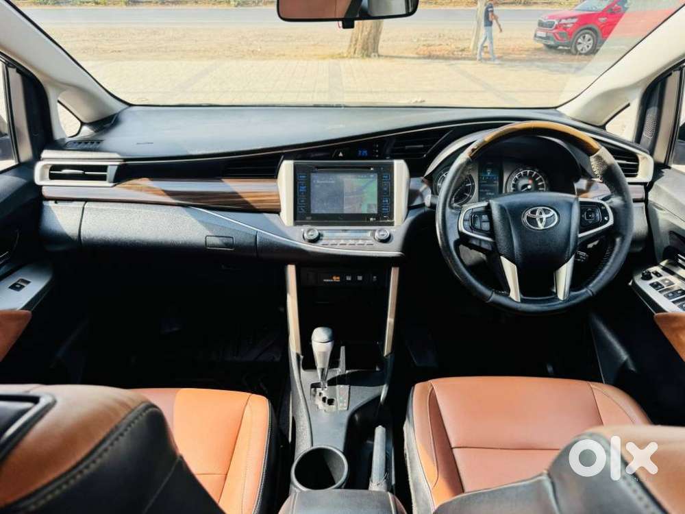 Toyota Innova Crysta 2.8 Zx At 7 Seater, 2016, Diesel