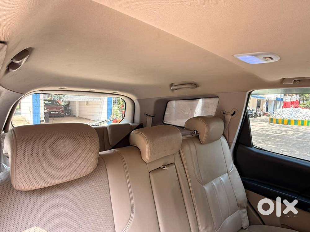2018 Mahindra Xuv 500 W10 At Awd  Pearl White  68,200 Km  Mumbai