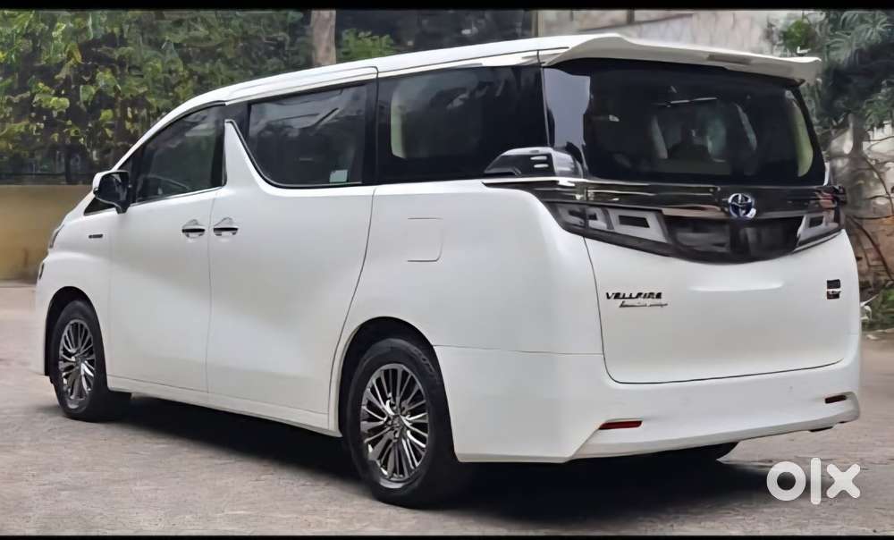 Toyota Vellfire 2.5 Executive Lounge, 2023, Petrol