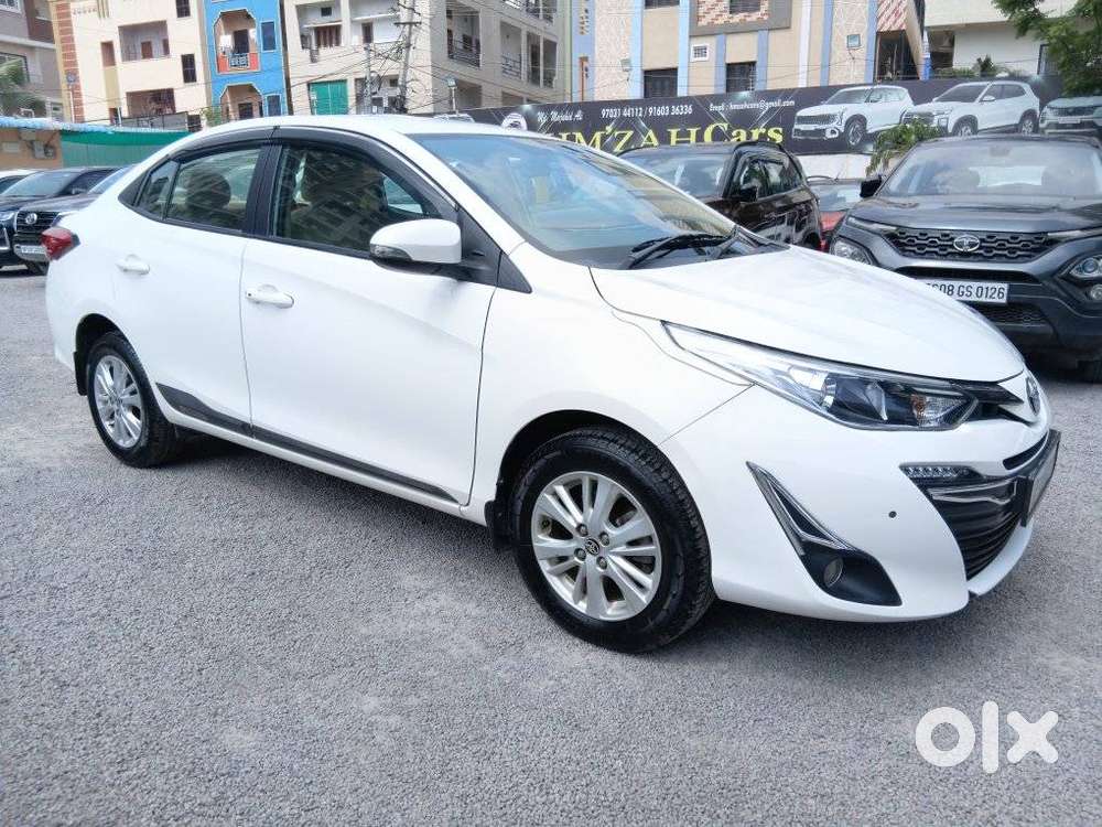 Toyota Yaris V Cvt, 2018, Petrol