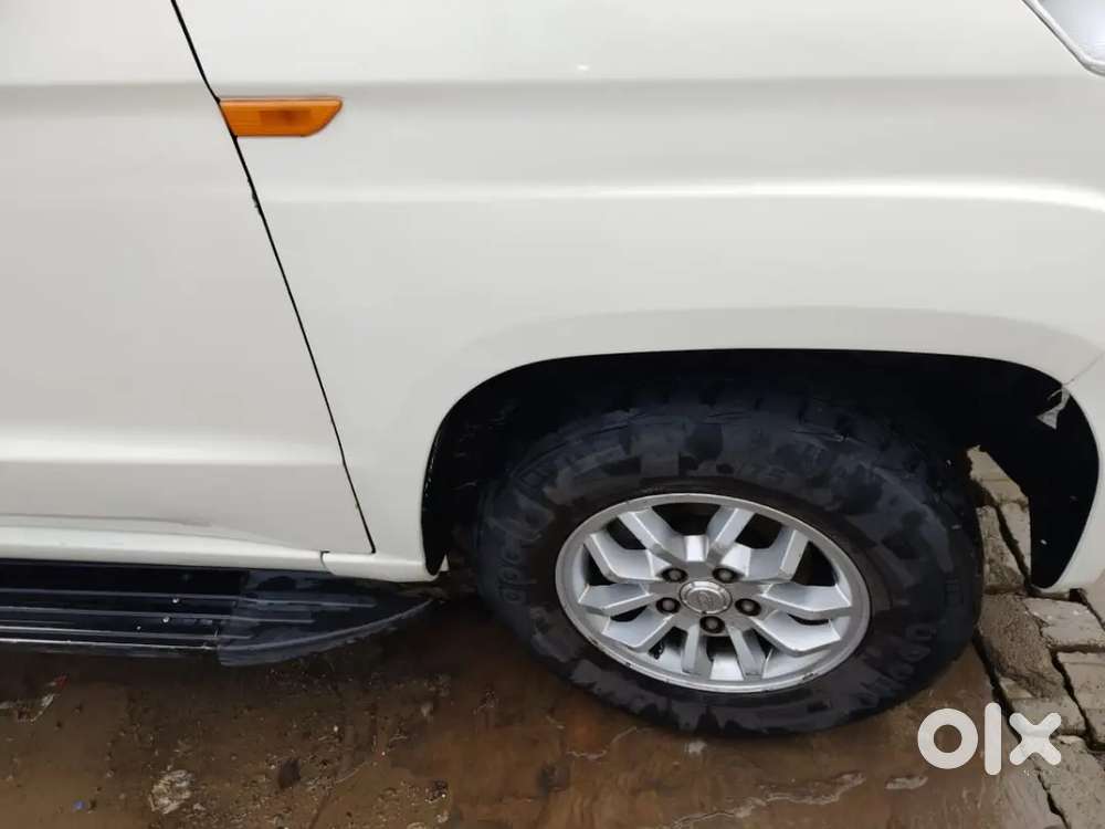 Mahindra Tuv 300 2016