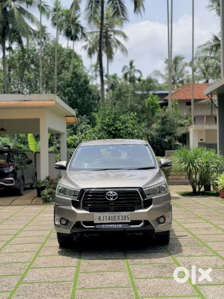 Toyota Innova Crysta 2.4 V 2016