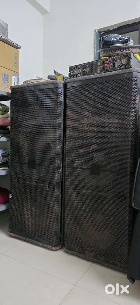 800 watt professional speaker pair, power amplifier with audio