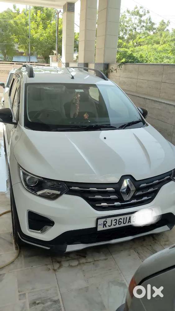Cool White Colour , Station Wagon Type Body